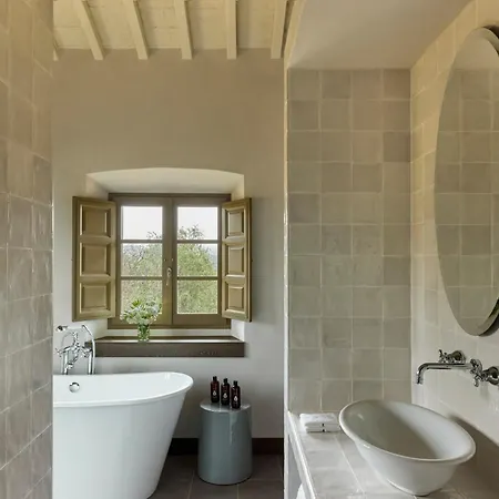 Отель Castello Del Nero 5*